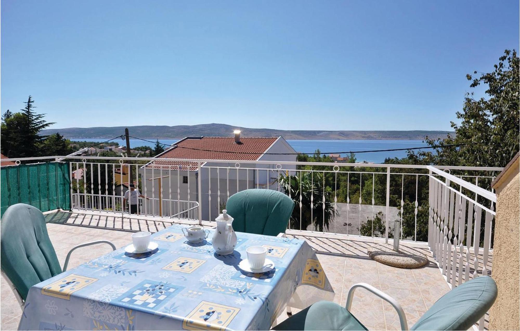 2 Bedroom Lovely Apartment In Starigrad Paklenica Dış mekan fotoğraf